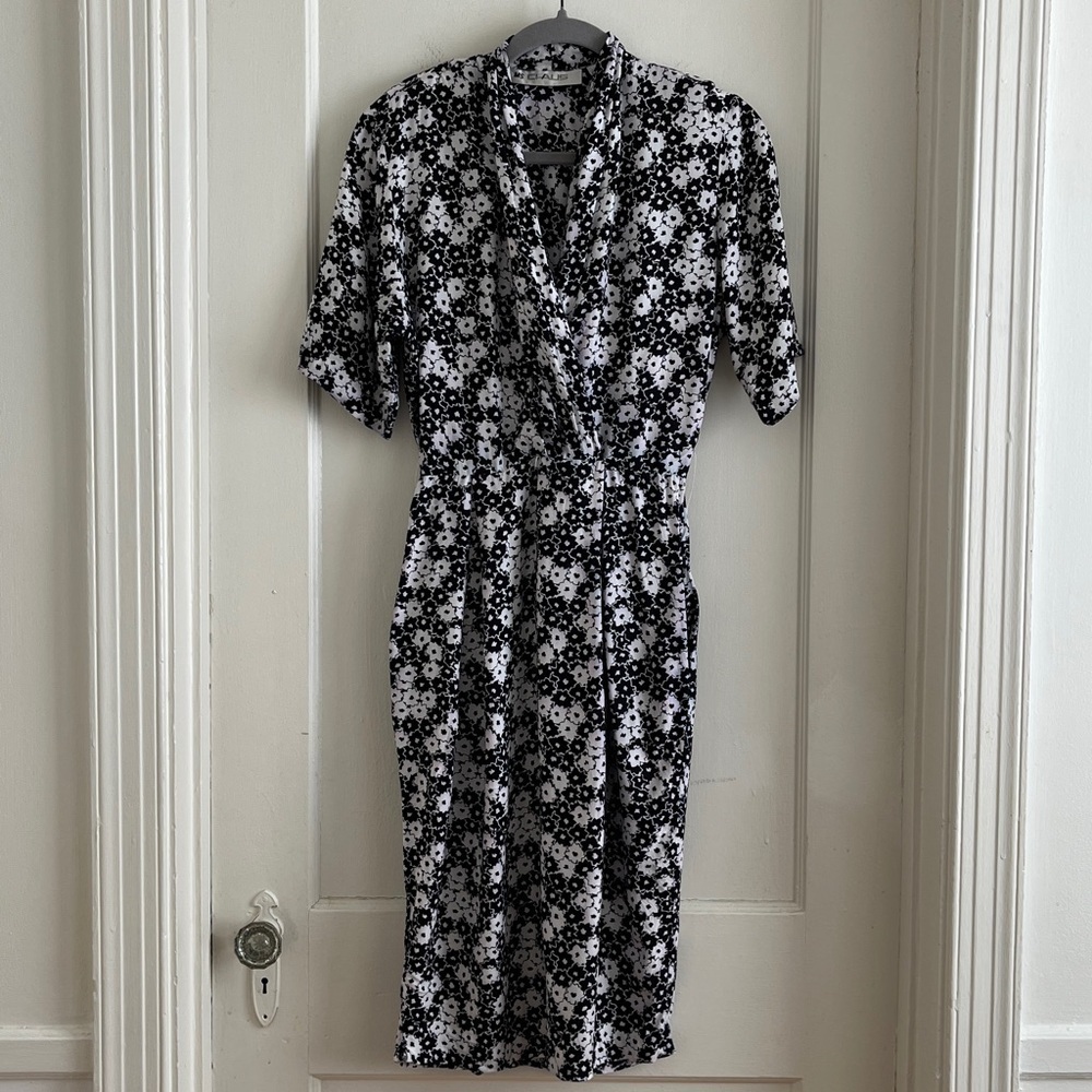 Vintage 80s Does 40s Ms. Chaus Black & White Floral Rayon Dress XS